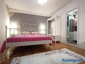 Palace Inn Rooms - Image 4