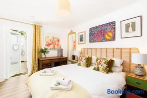 2 Spa Villas Nr Docks inc parking - Image 5