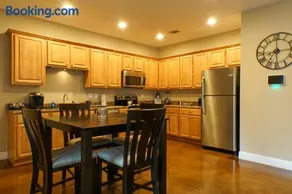 2 Connected Apartments, 6BR 4BA, Sleeps 12, WD -AB- - Image 2