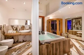 Sant'Antonino Luxury Suite - Image 4