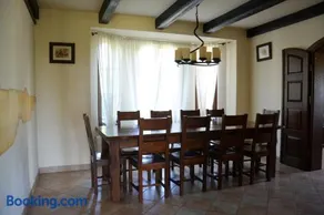 Quo Vadis Lounge Bed & Breakfast - Image 1
