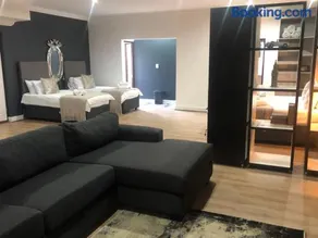Royal Albert Suites - Image 4