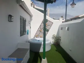 CHALET CON JACUZZI CLIMATIZADO, BARBACOA Y CERCA DE LA PLAYA - Image 1