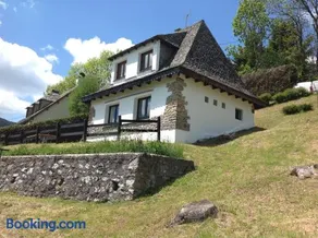 Chalet avec vue panoramique sur le Plomb du Cantal - Image 1