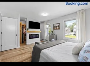 Modern 4BR Menlo Park Home - Image 2