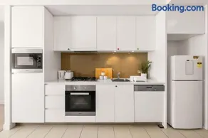 Cosy One Bedroom unit near Sydney CBD Sleeps four with Balcony - Image 2
