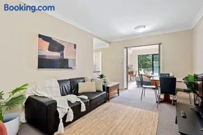 1BDR East Perth - Tennis court Gym and Pool - Image 3
