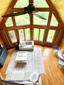 Lakefront Cottage w Grand Cabin Room - Image 3