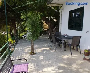House B - with spacious terrace and beautiful view - Image 5