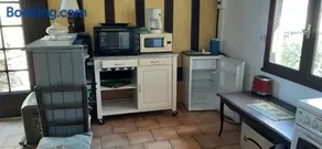 Chalet avec barbecue, terrasse et piscine | Vue jardin - Image 4