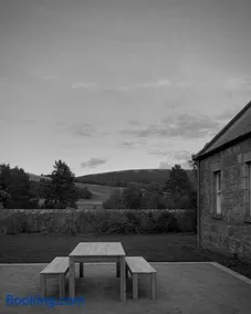 Old school - Charming Historic Cottage for Seven - Image 2
