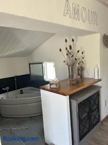 chambre d hôtes les trois châteaux piscine intérieure chauffée - Image 4