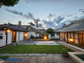Jeonju Hanok Village Private House Haru Garden - Image 3