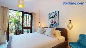 Majestic Villa by the Beach Heated Private Pool & Jacuzzi - Image 3