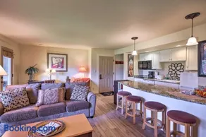Bend Condo w/ Deck, Resort-Style Amenities & Views - Image 5