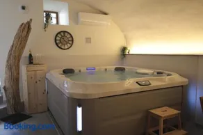 Gîte de charme Haut de Gamme avec Jacuzzi et Sauna privatifs - Image 1