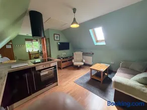 Fermain Lodge Countryside retreat, Peaceful Apartment with Gated Parking - Image 2