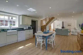 2 Bed in Sudbourne oc-lodfb - Image 3