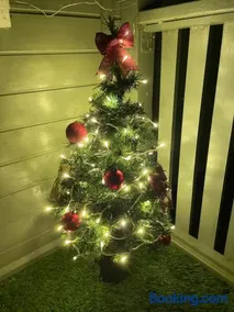 Muffins Meadow Shepherds Hut - Image 2