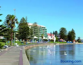 AAA-The Entrance Private Water Front 1 bedroom appartment at the Oaks - Image 1