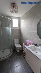 Logement en rez-de-jardin, avec terrasse - Image 4