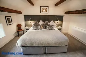 Sledbank Cottage in the Hill, Silecroft an ideal base for a romantic break with hot tub - Image 4