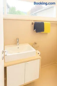 Ü Villa Single Tiny Room Küche Dusche Smart TV - Image 5