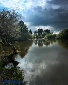 Lakeside Glamping Kingfisher - Image 5