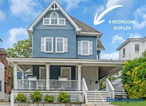 Spacious 4BR Duplex - 5 Blks 2 Beach - Badges Incl - Image 1
