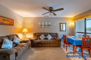 Lake Views -Seasonal Pool- Boat Ramp- Sleeps6 - Image 2
