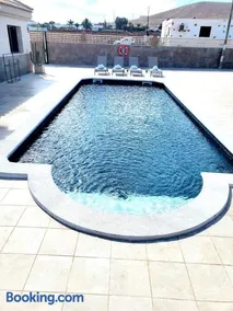ENJOY House with Large Pool & Jacuzzi - Image 1