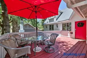 Gnome Chalet - Charming Big Bear country home! Amazing craftsmanship and with a Fenced Yard! - Image 2