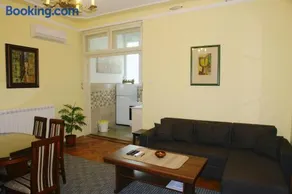Apartment 16 - Image 4