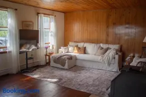 Rutland Hill Farmhouse - Image 4