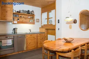 Apartment with hotel spa and pool - Image 3