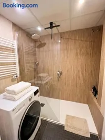Crown Apartments with Sea View - Image 4