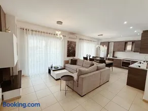 Mariza's Guest House - Image 1