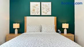 Entirely Remodeled Townhouse Excellent Location - Image 3