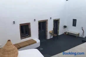 Santorini Folia Cave house with jacuzzi - Image 2