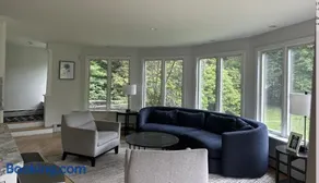 5BR World Cup Home Base, Upscale Neighborhood, 25mins to Gillette & Boston - Image 5
