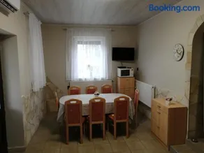 Napraforgó Vendégház - Image 4