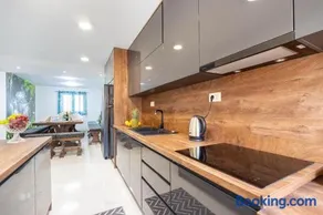 VILLA STARS HILL WITH HEATING POOL and JACUZZI - MAKARSKA - Image 2