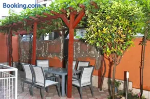 Red House Guest House - Image 2