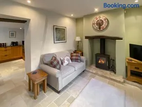 Folly Cottage - Image 1