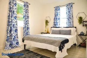 Vibrant 4bd 2ba Miami Home w POOL - Image 5