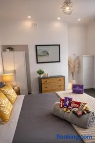 2 bedroom Large House For Contractors, And Family with a sofa bed - Image 2