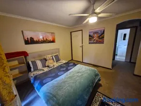 Private Studio Ensuite & Kitchenette - Image 1