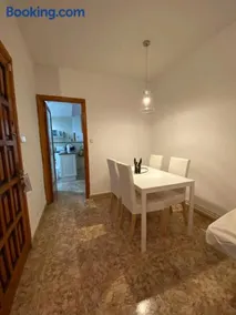 Spacious Apartment in Torroella de Montgrí with Terrace - Image 4