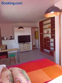Apartamento Charmoso - Localização Privilegiada Enfrente Aeroporto - Perto de tudo - 2 minutos orla mar - Ar Cond, Frigobar, Tv 50, WIFI - Image 2