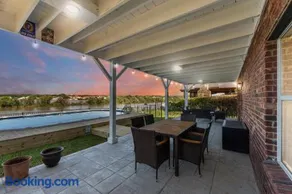 Lake House - Amazing Views & Pool Lake Arlington - Image 1